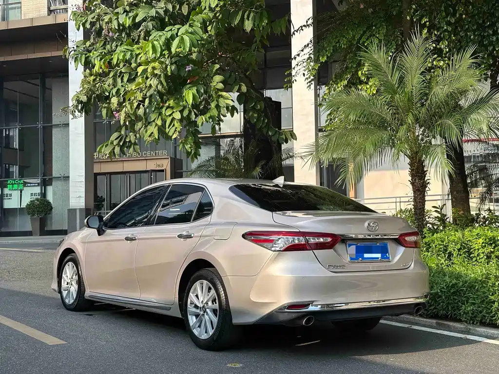 Toyota Camry — миниатюра 3
