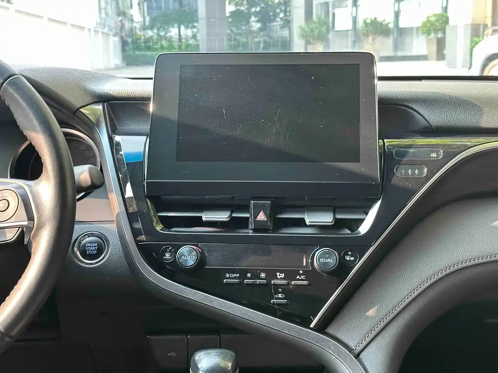 Toyota Camry — миниатюра 17
