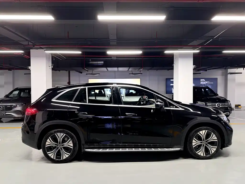 Mercedes-Benz EQE SUV — миниатюра 3