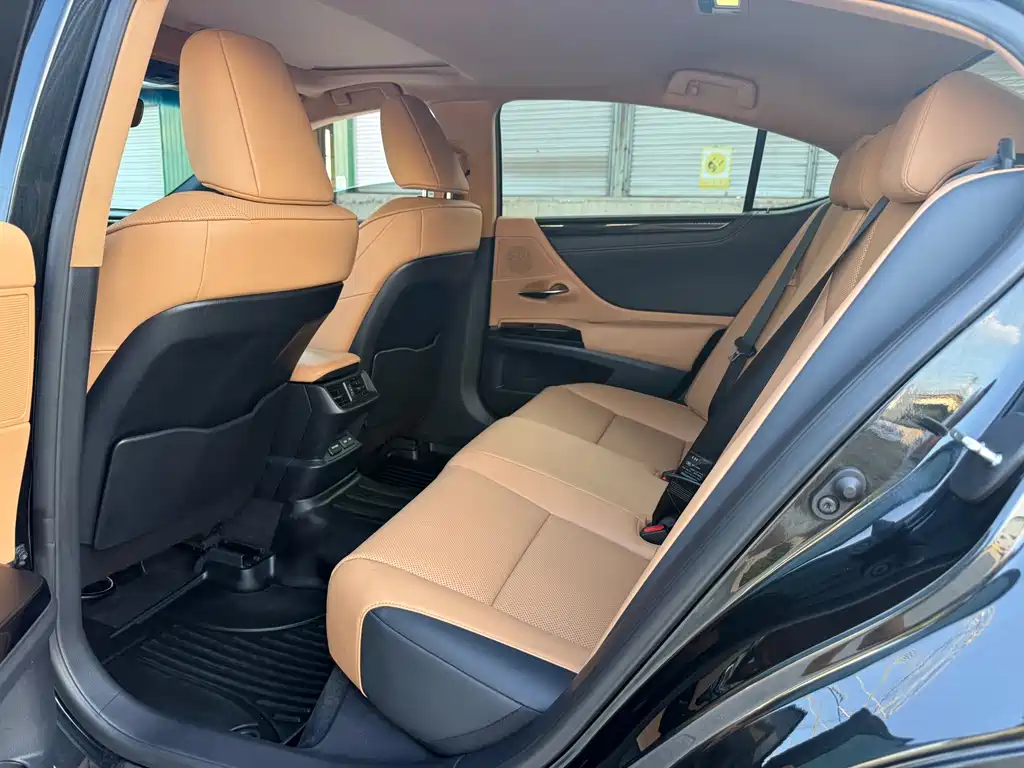 Lexus ES — миниатюра 10
