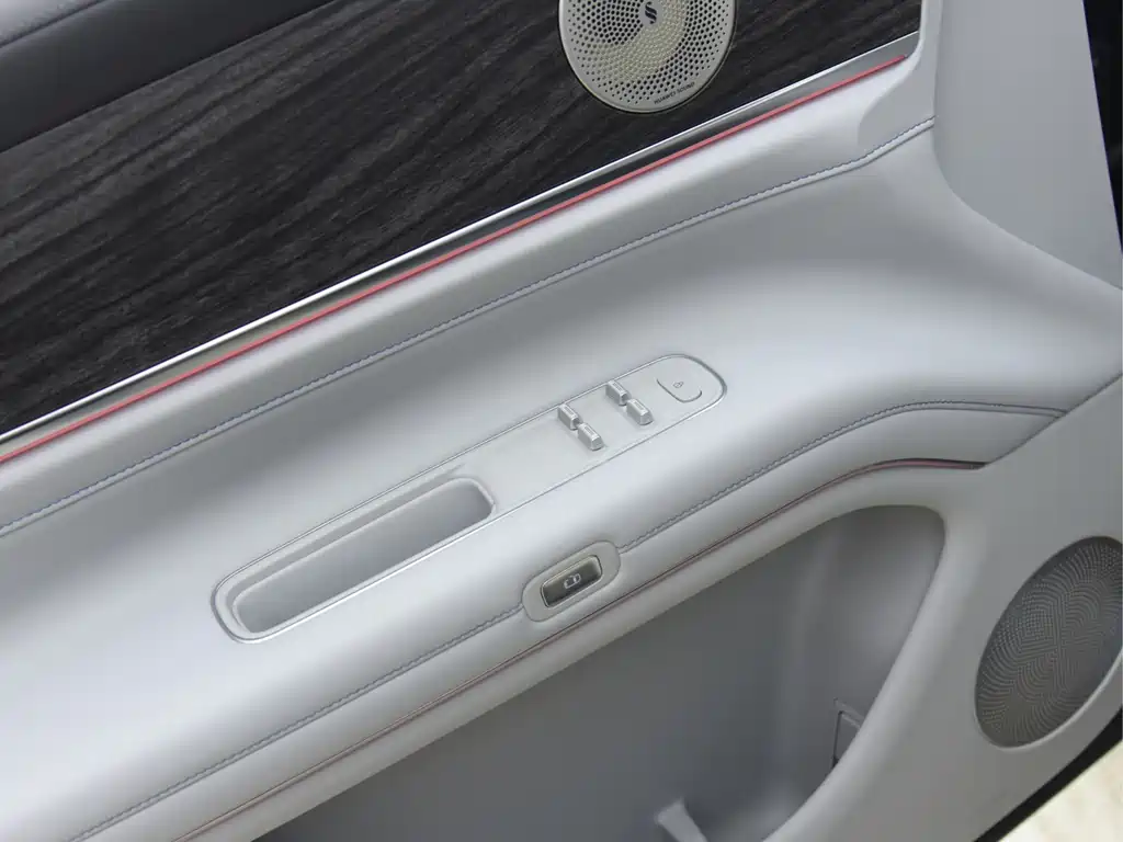 AITO ASK THE WORLD M9