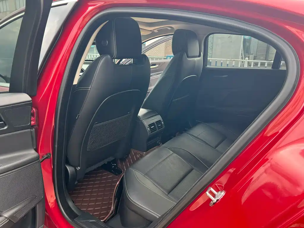 Jaguar XE 2017 2.0T 240PS R-Sport