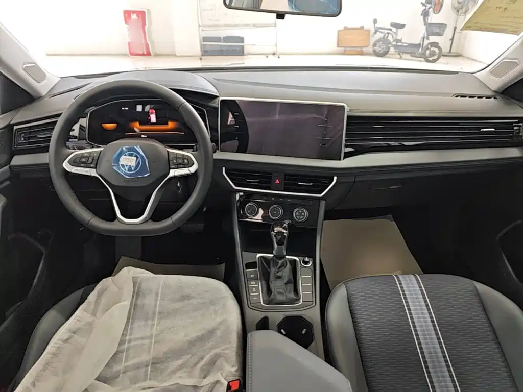Volkswagen Sagitar 2025 200TSI DSG