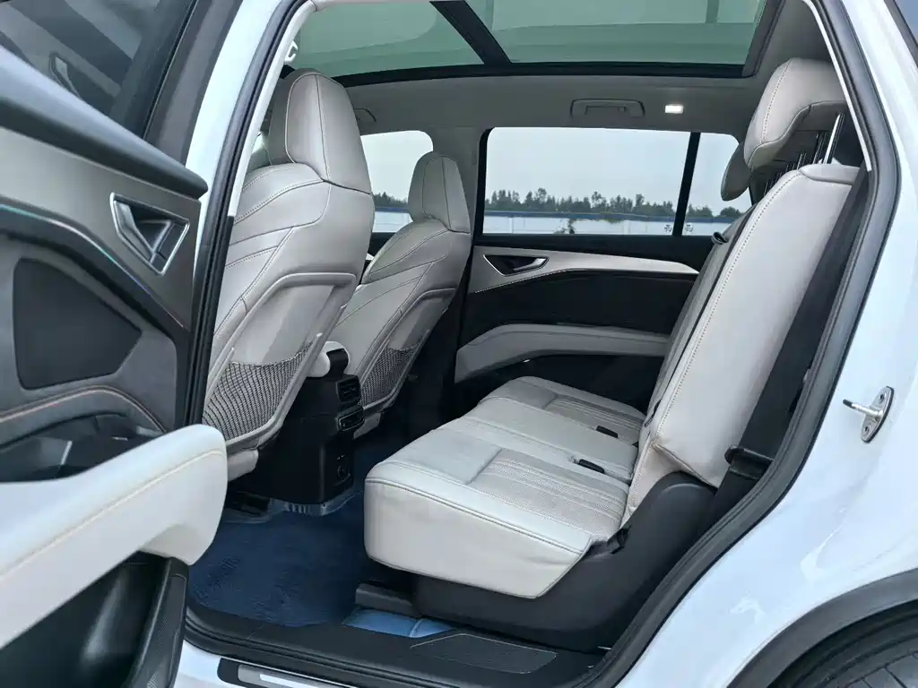 Audi Q5 e-tron — миниатюра 5