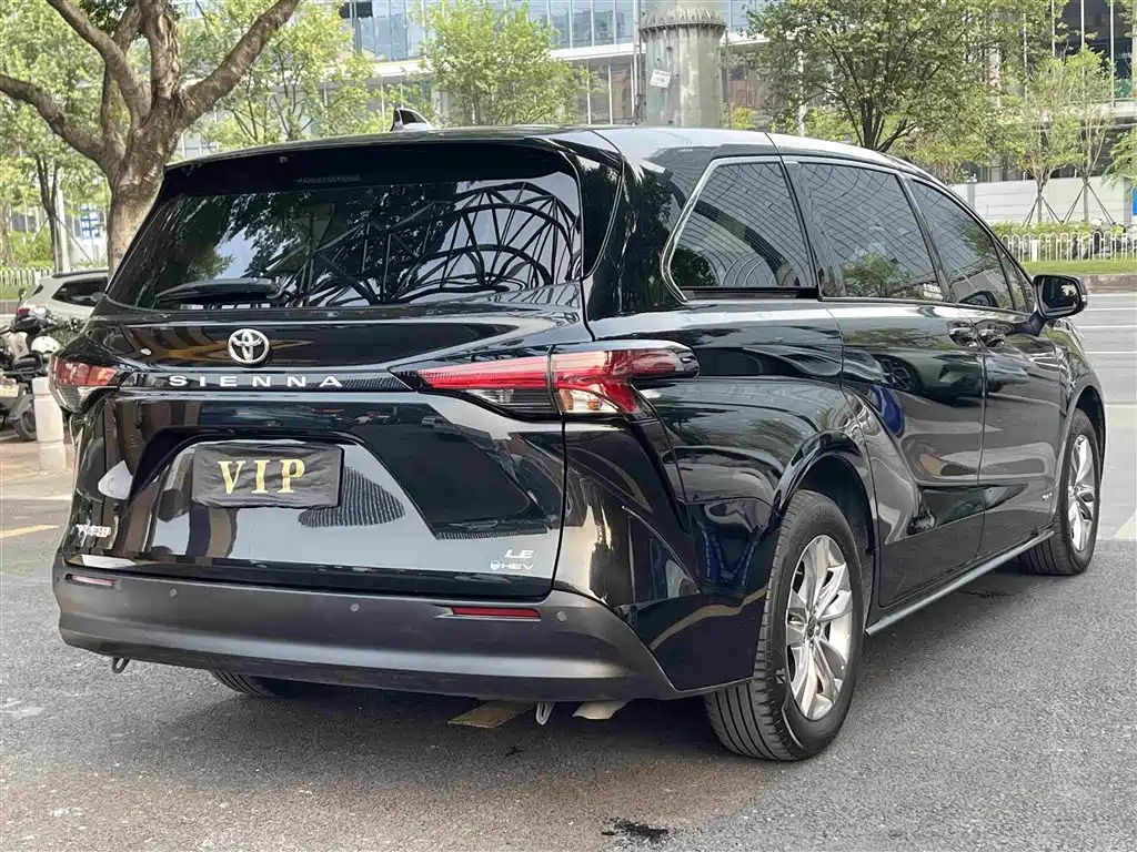 Toyota Sienna — миниатюра 7