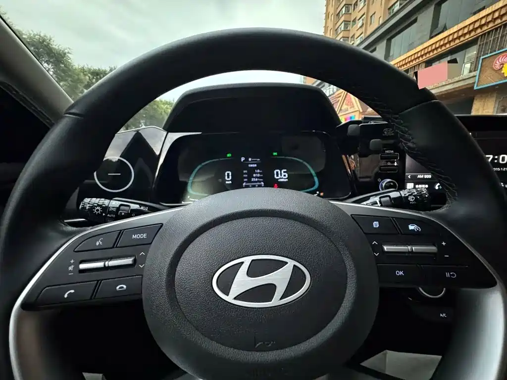 Hyundai Elantra — миниатюра 4