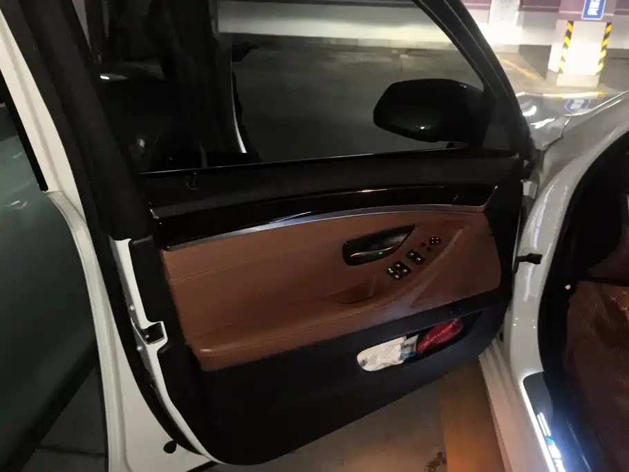 BMW 5 Series — миниатюра 7