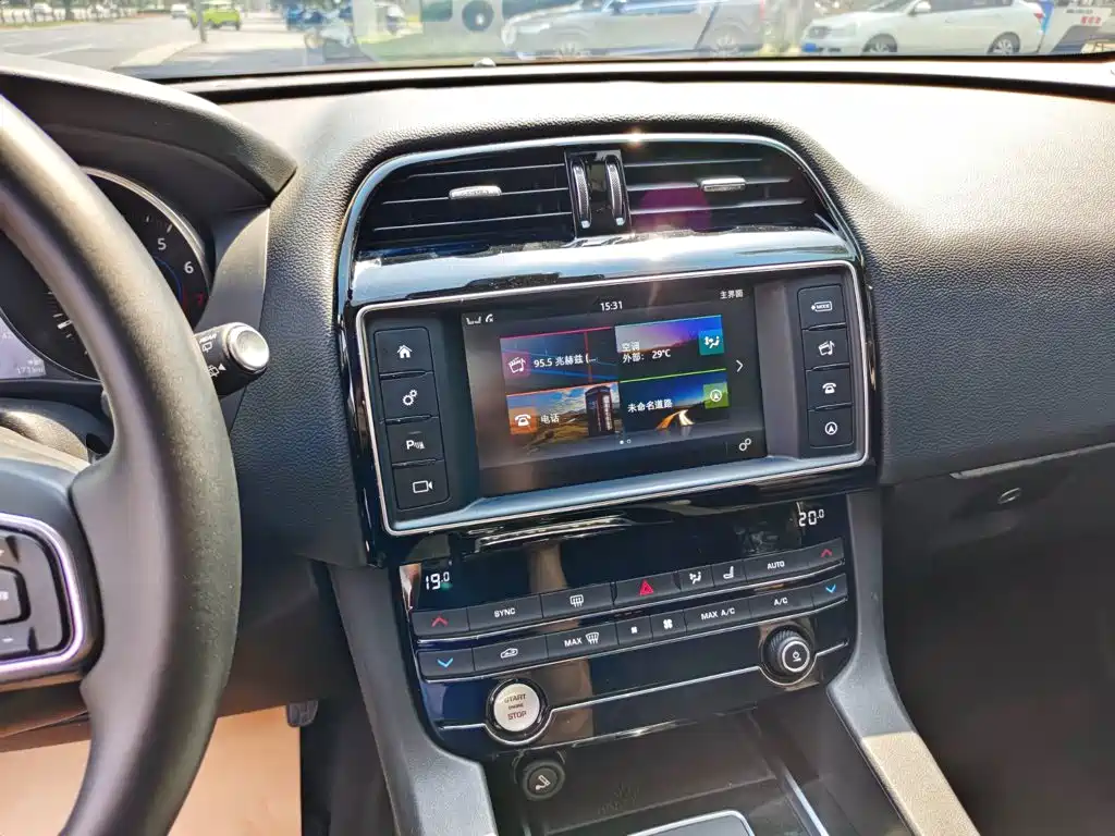 Jaguar F-PACE — миниатюра 9