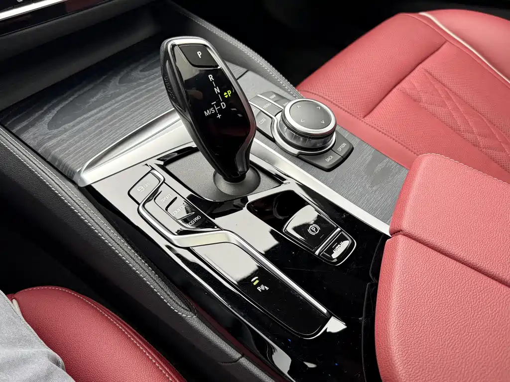 BMW 5 Series — миниатюра 15