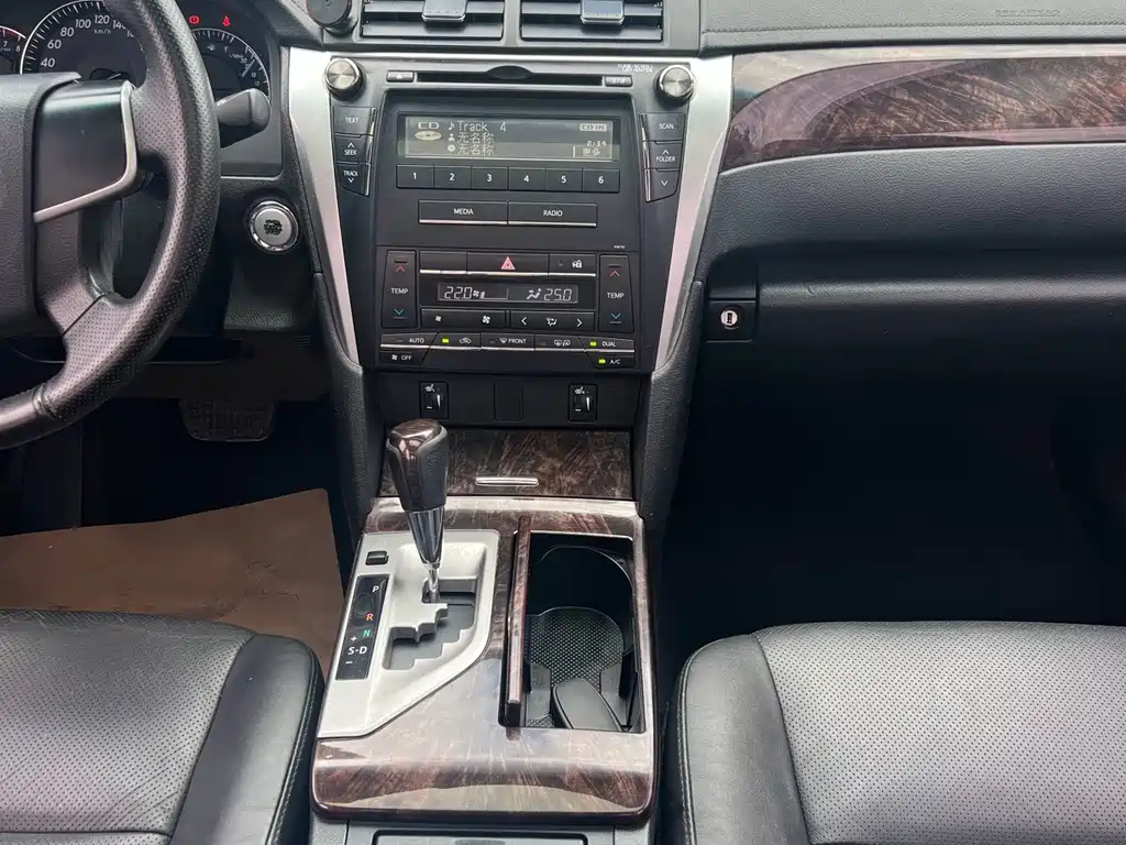 Toyota Camry — миниатюра 13