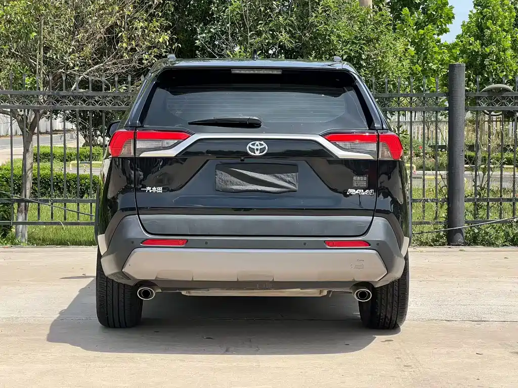 Toyota RAV4 - фото 8