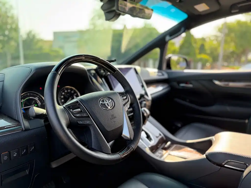 Toyota Vellfire 2020 2.5L Black Gold