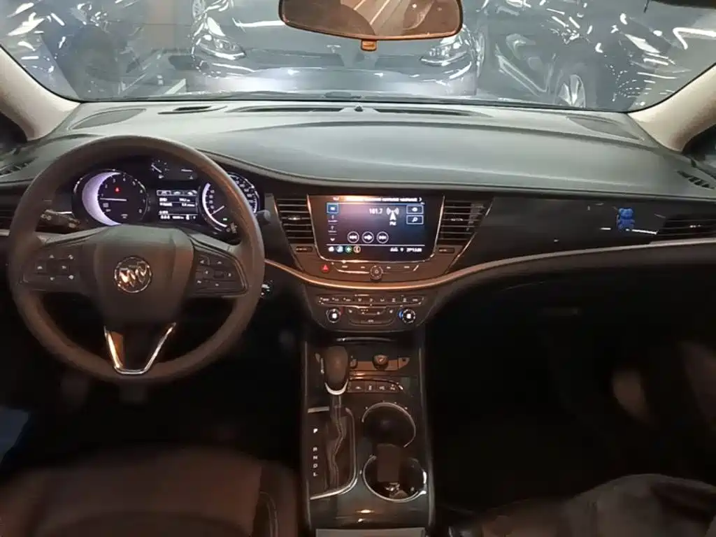 Buick Verano — миниатюра 10
