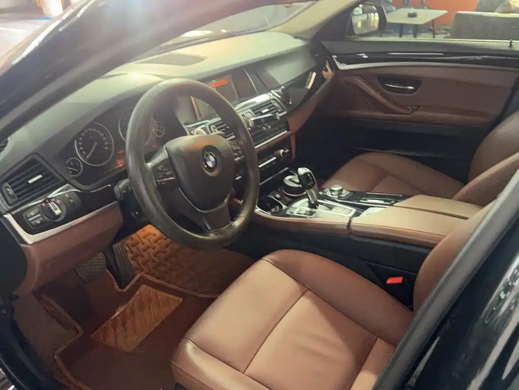 BMW 5 Series — миниатюра 11
