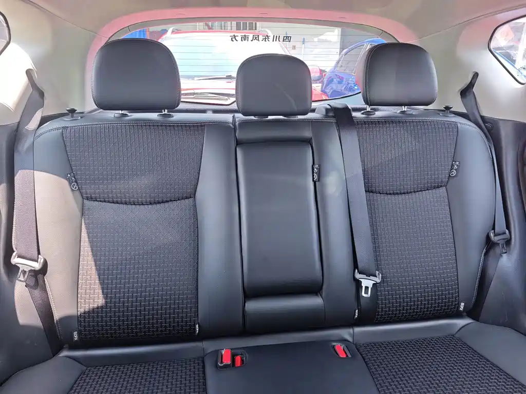 Nissan Tiida — миниатюра 10