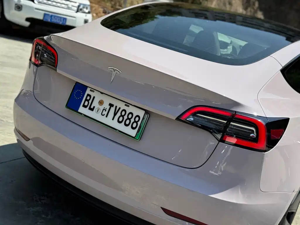Tesla Model 3 — миниатюра 16