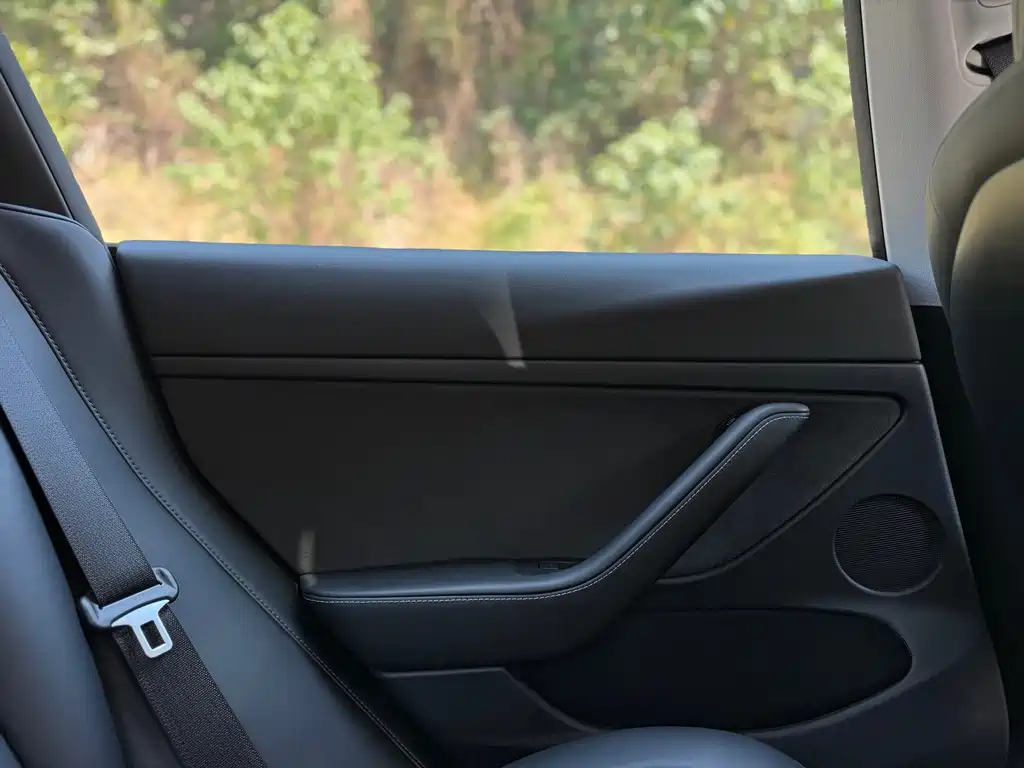 Tesla Model 3 — миниатюра 26