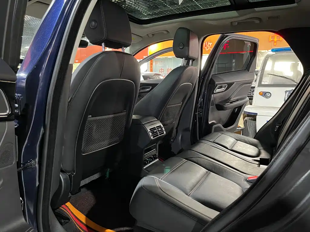 Jaguar F-PACE - фото 10