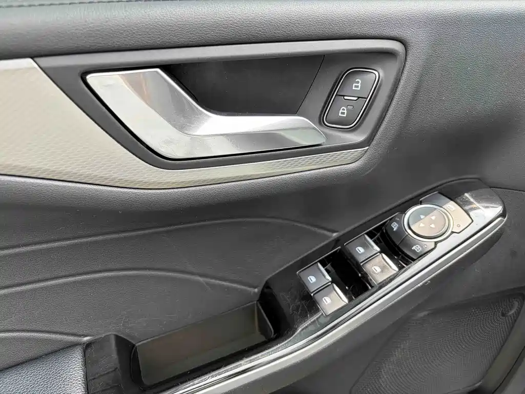 Ford Escape — миниатюра 9
