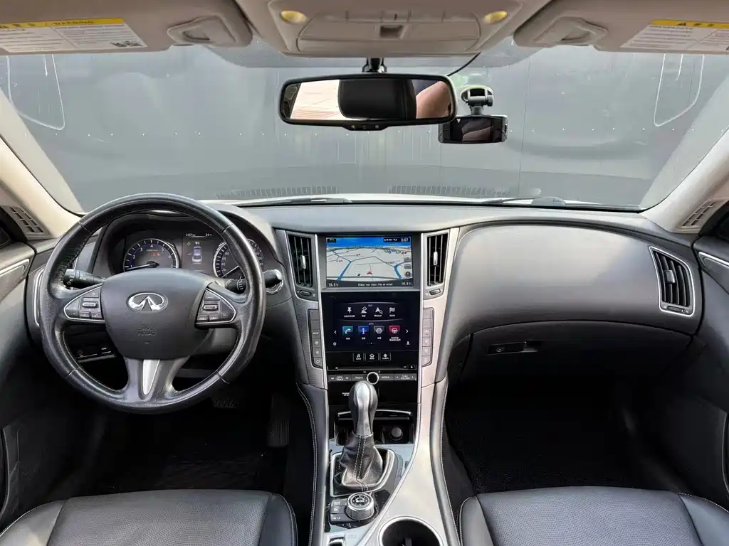 Infiniti Q50 2014 2.0T Comfort