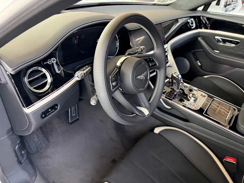 Bentley Flying Spur PHEV — миниатюра 5