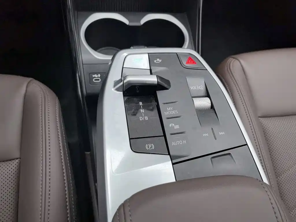 BMW iX1 — миниатюра 13
