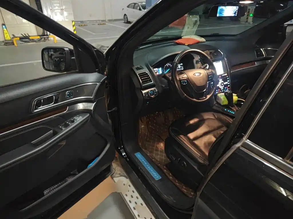 Ford Explorer (Import) — миниатюра 12