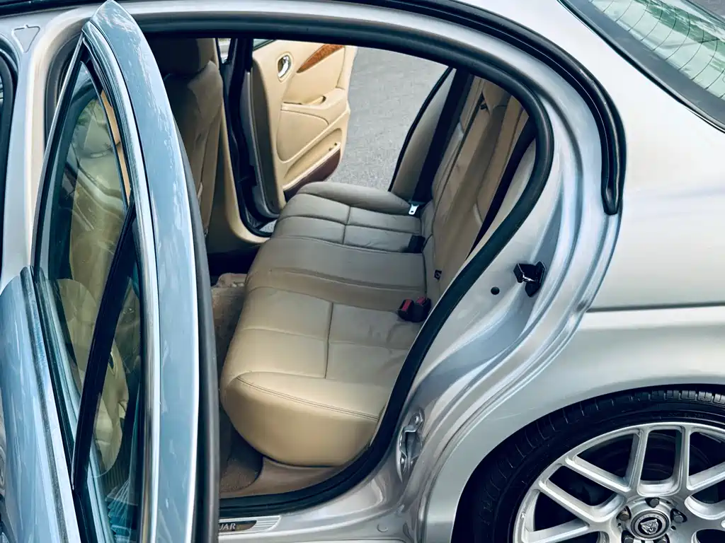 Jaguar S-TYPE — миниатюра 12