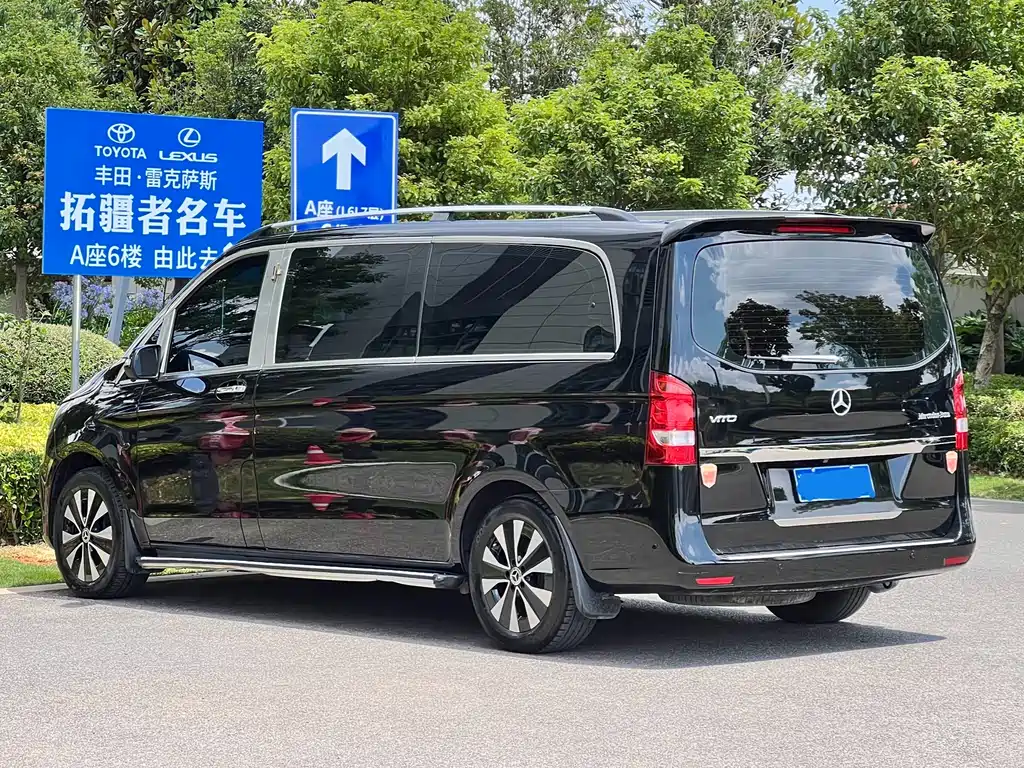 Mercedes-Benz Vito 2021 2.0T Elite 7 мест