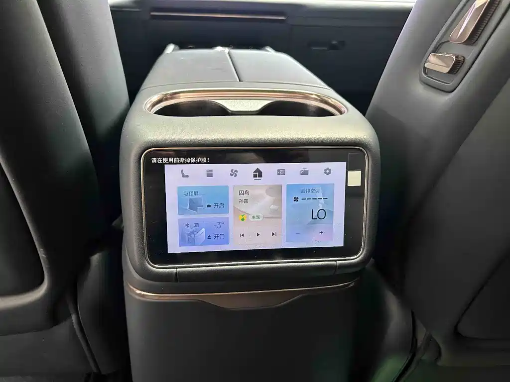 Lynk & Co 900 2025 2.0T Ultra 6 мест