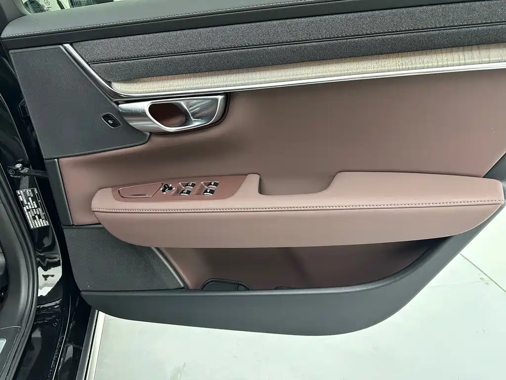 Volvo S90 — миниатюра 23