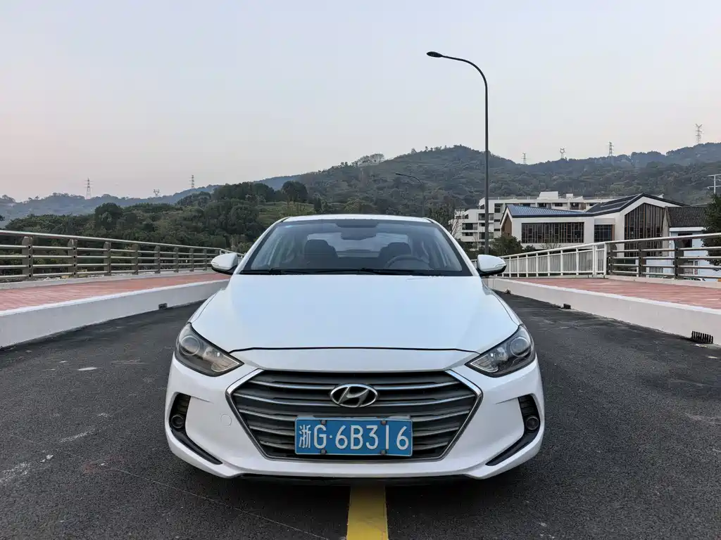 Hyundai Elantra 2016