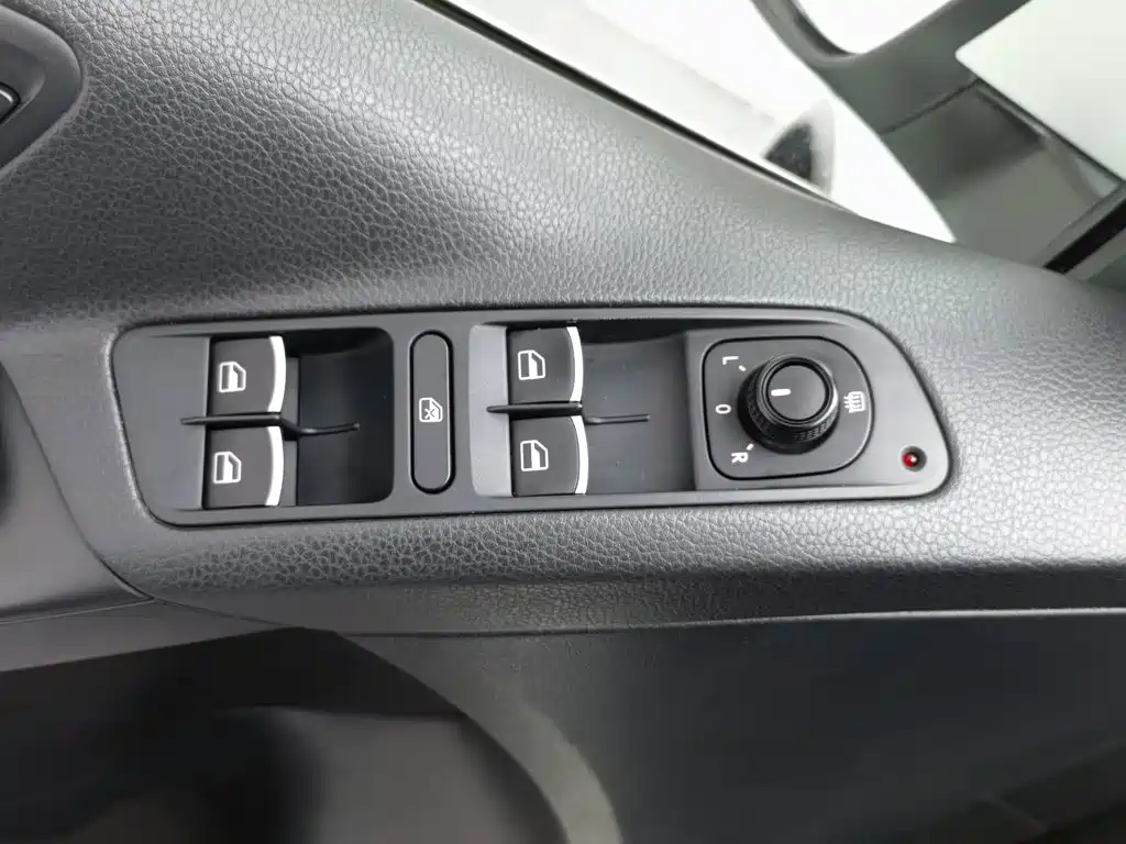 Volkswagen Tiguan — миниатюра 9