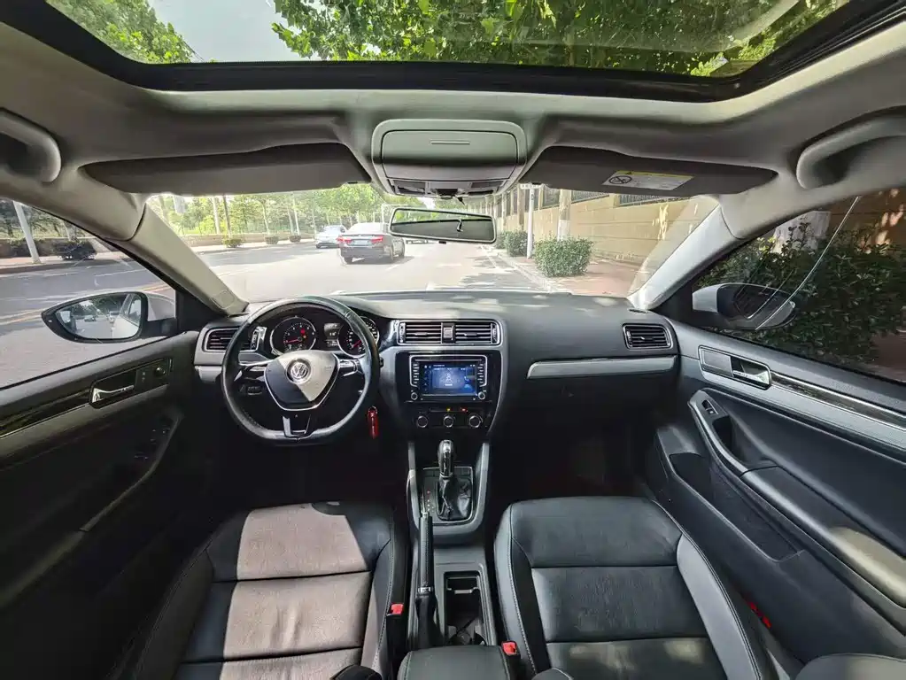 Volkswagen Sagitar 2015 230TSI AT Comfort