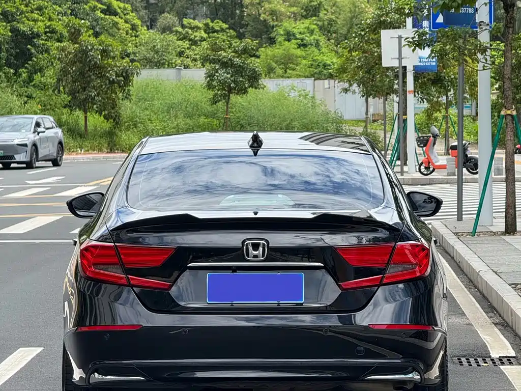 Honda Accord — миниатюра 18