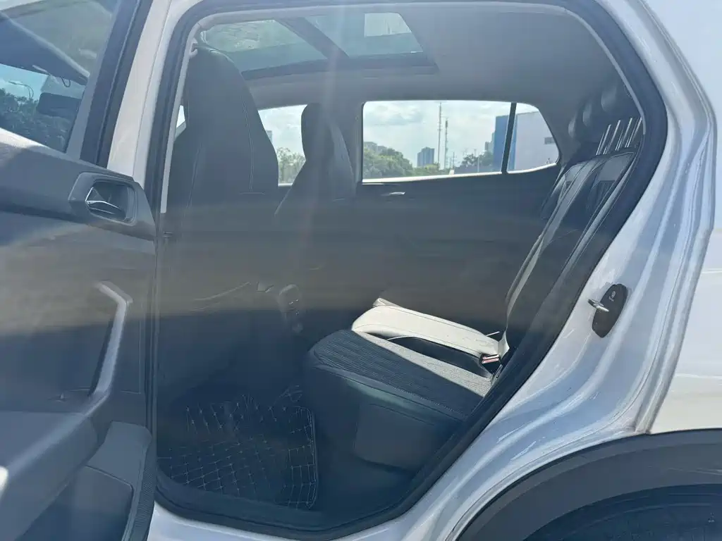 Volkswagen T-Cross — миниатюра 7