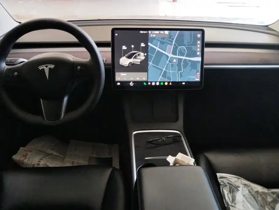Tesla Model 3 — миниатюра 12