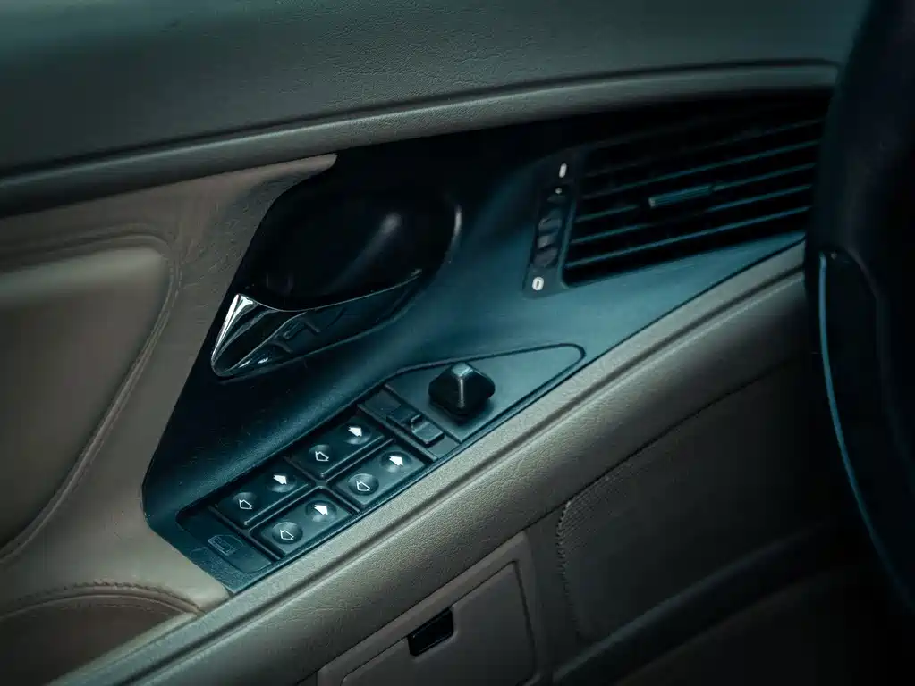 BMW 8 Series — миниатюра 23