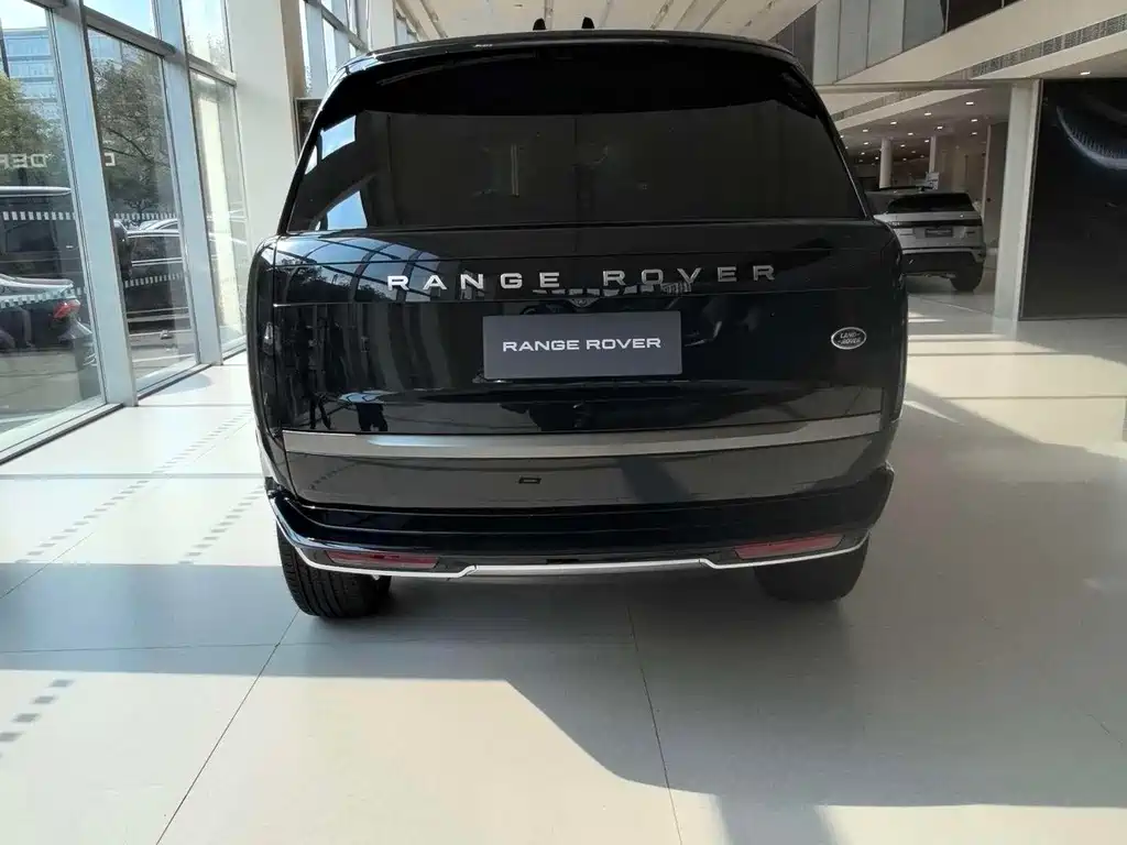 Land Rover Range Rover 2026 3.0 L6 400PS SE