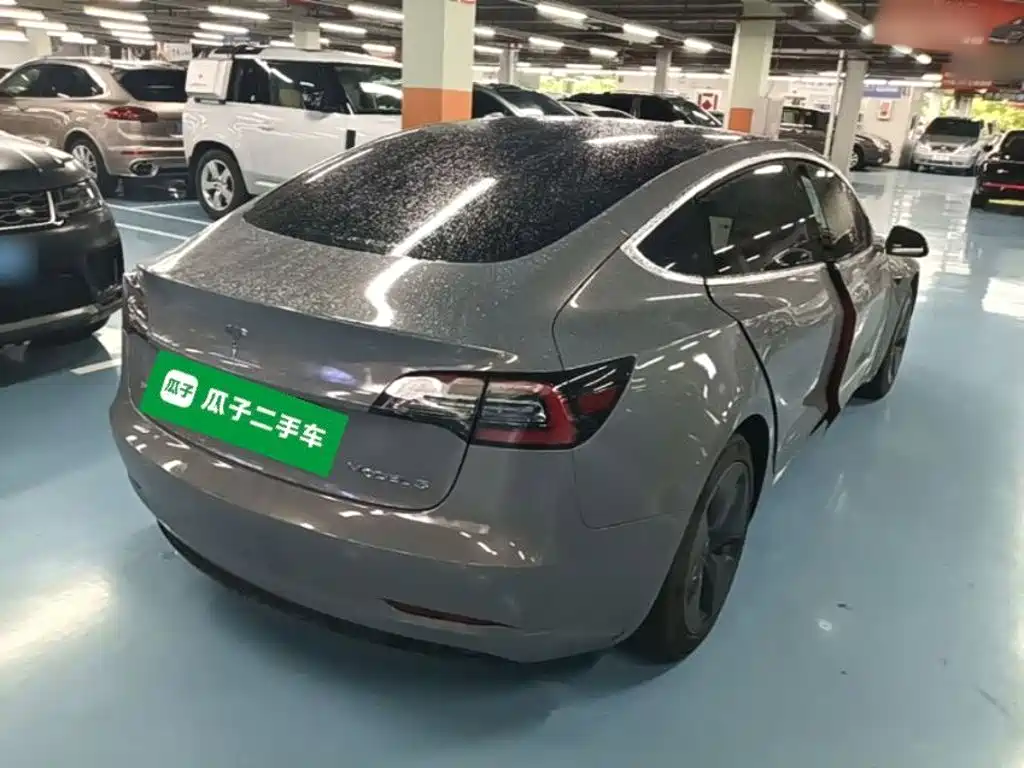 Tesla Model 3 — миниатюра 7