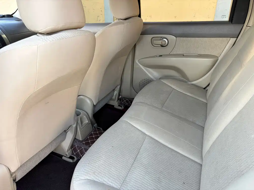 Nissan Livina — миниатюра 9