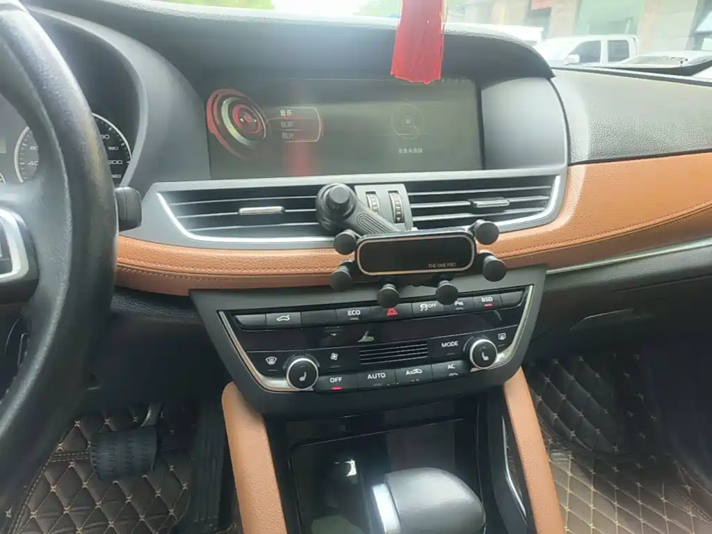 Borgward BX7 — миниатюра 13