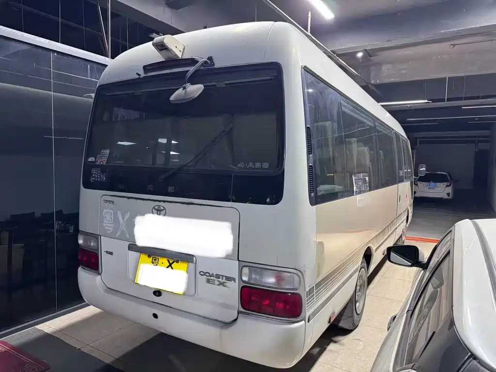 Toyota Coaster — миниатюра 4