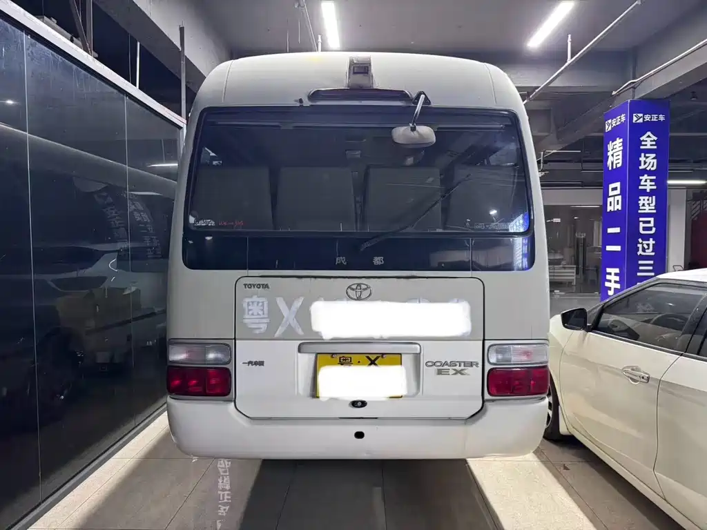 Toyota Coaster — миниатюра 5