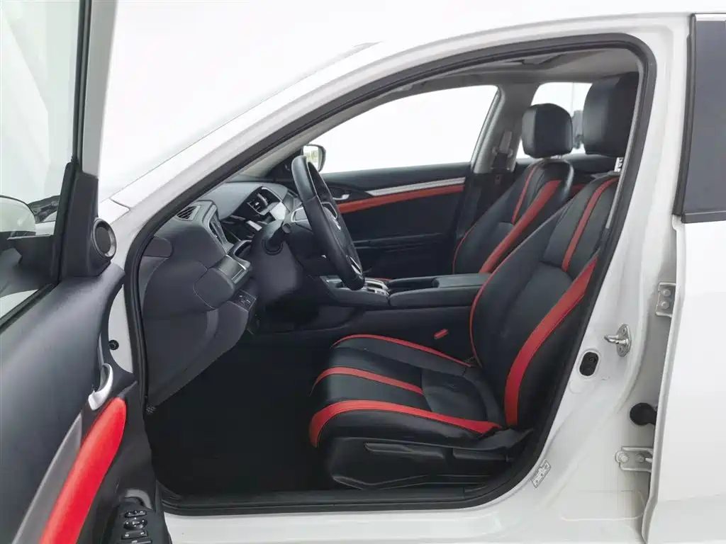 Honda Civic 2016 220TURBO MT Luxury