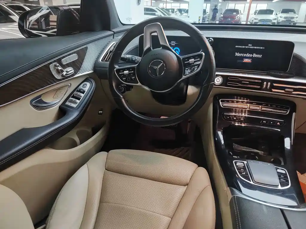 Mercedes-Benz EQC — миниатюра 12