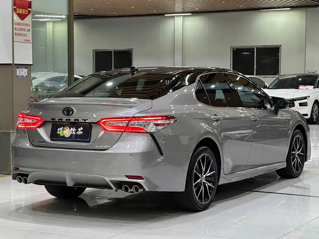 Toyota Camry — миниатюра 16
