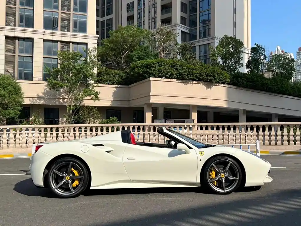 Ferrari 488 — миниатюра 4