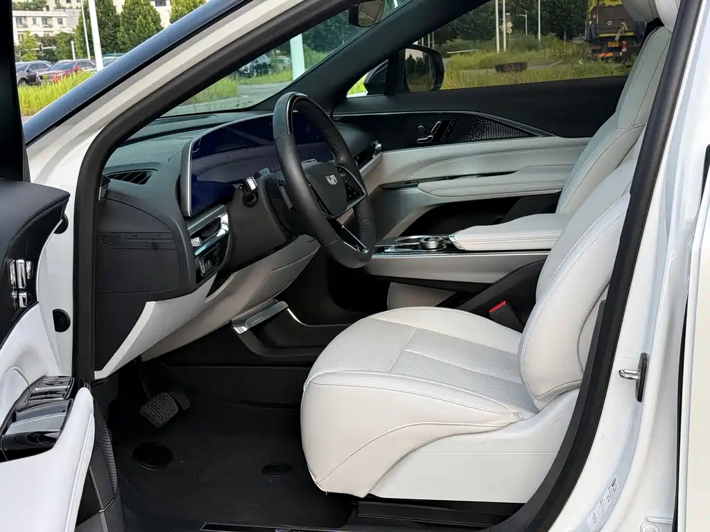 Cadillac Lyriq — миниатюра 4