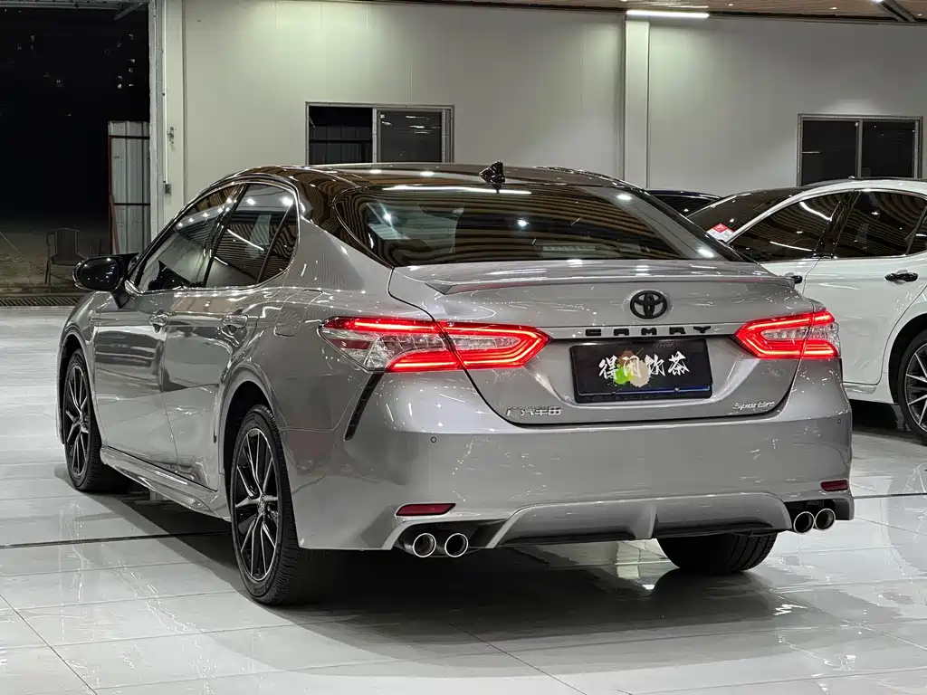 Toyota Camry — миниатюра 14